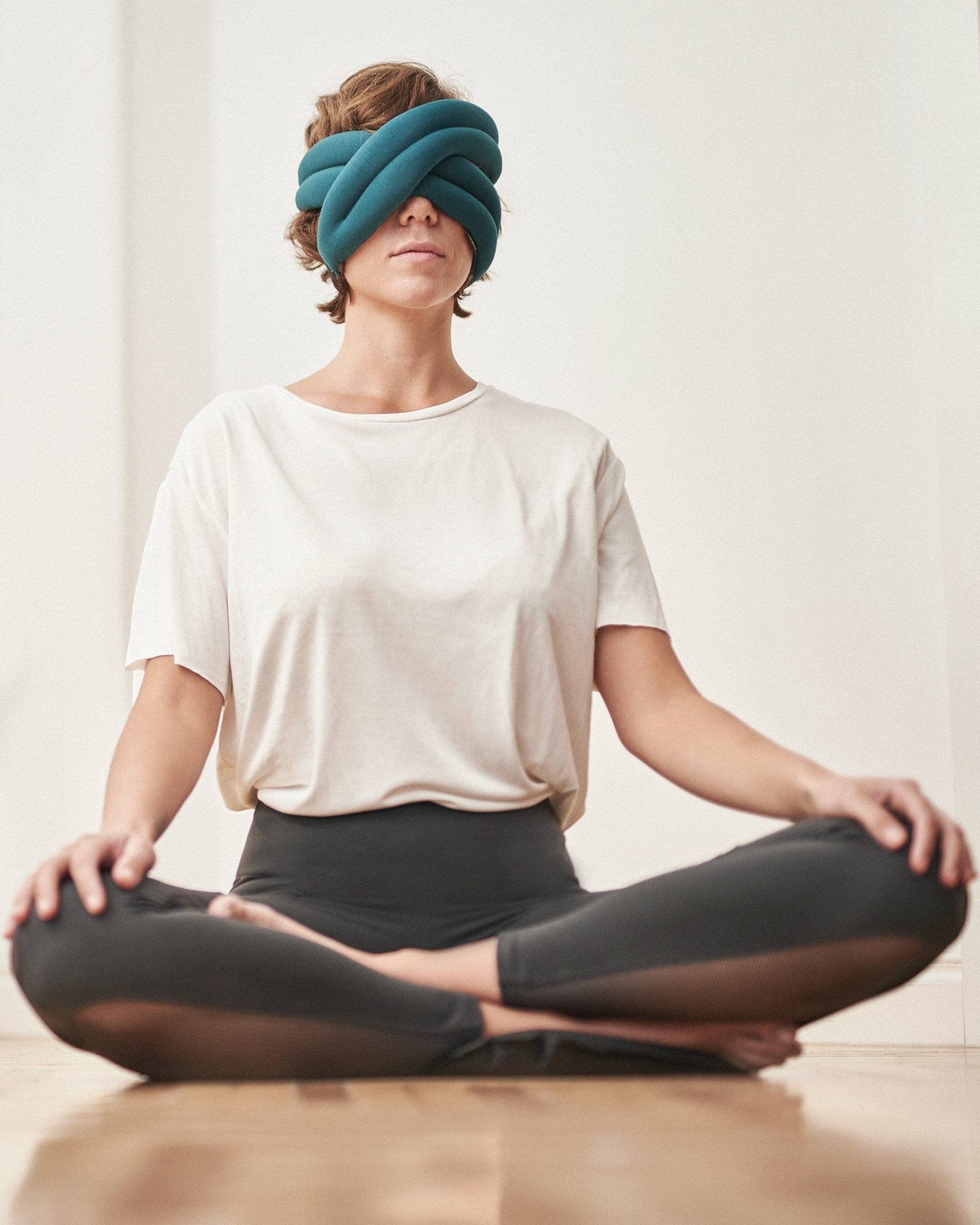 loop-eye-pillow-ostrichpillow_9_2x_bc11c48c-46e8-4047-9b3f-f6e6b20ba329-scaled-1.jpg