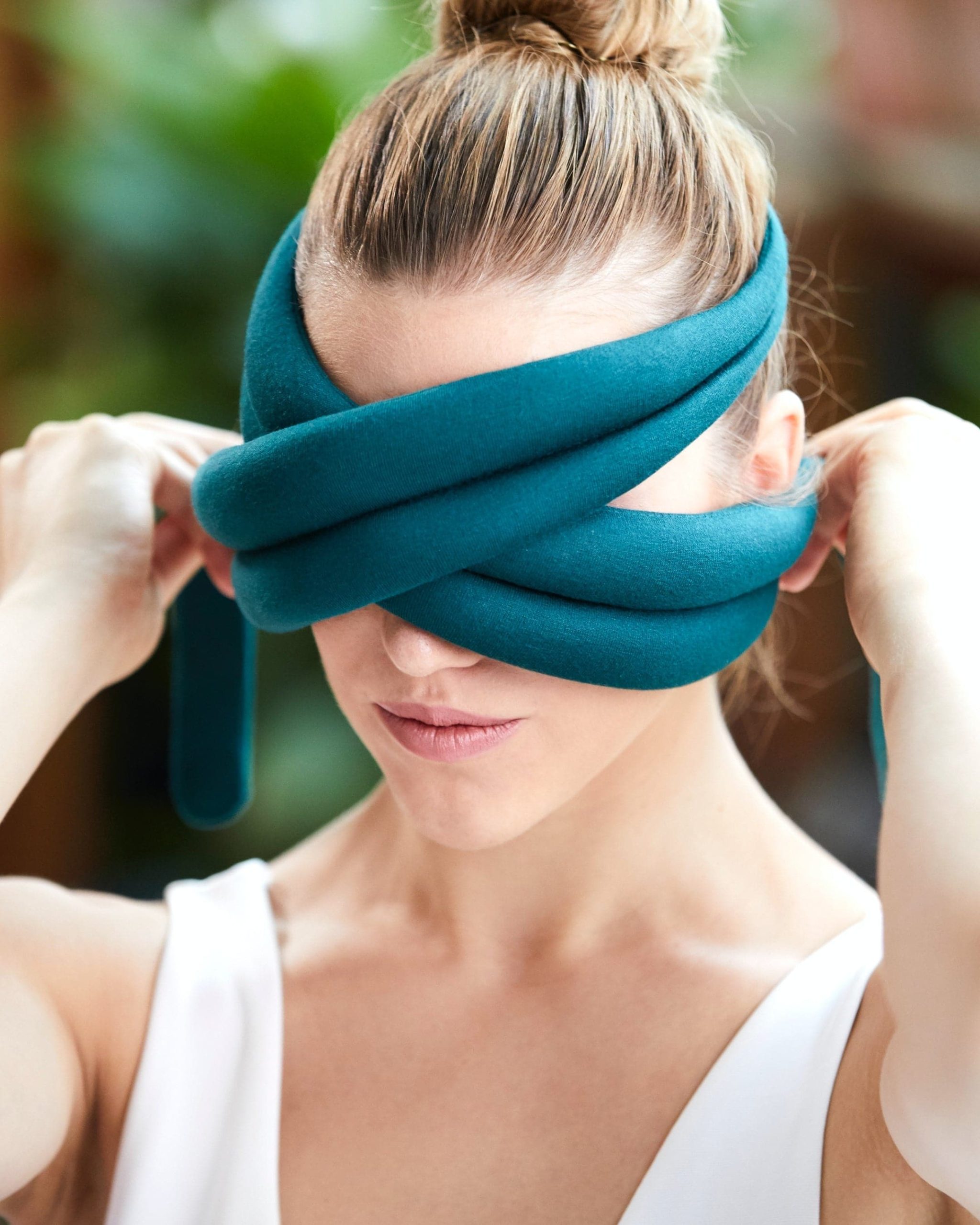 loop-eye-pillow-ostrichpillow_first_image_8edc5d8a-a419-4d1f-9f96-1dbd6f4ac4b6-scaled-1.jpg