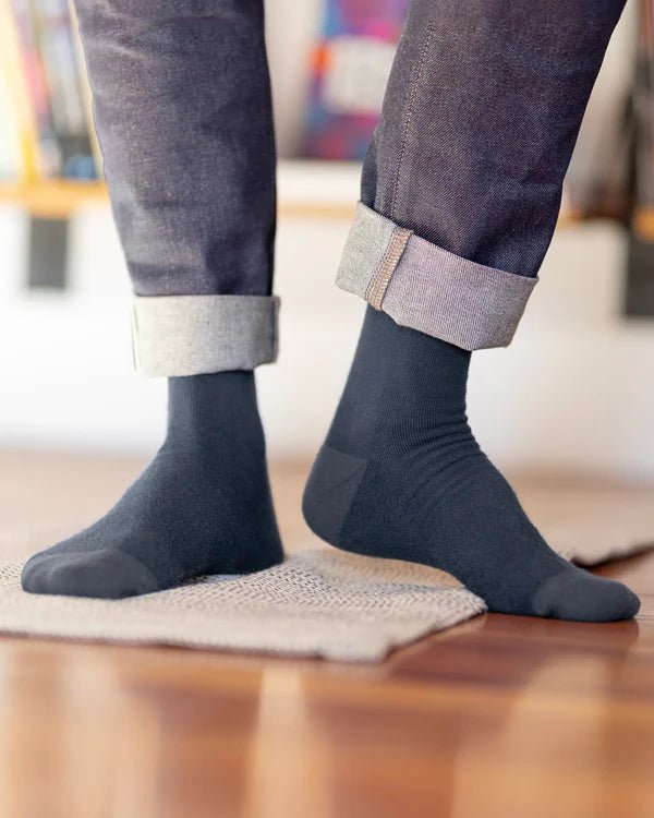ostrichpillow-compression-socks-green-01x_b8711d17-55d9-43e6-a0bc-6989f88e4478.jpg